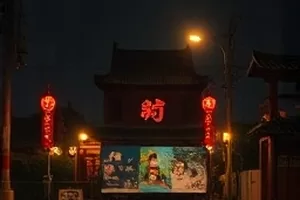 《第三块黑板》教室里被粉笔写满的黑板特写